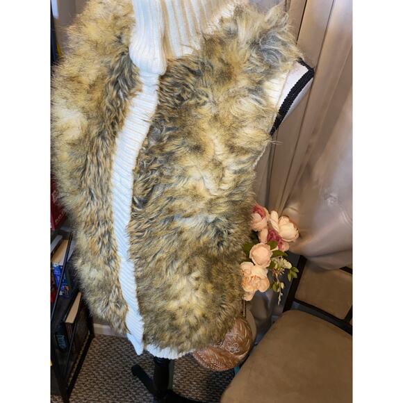 Michael Kors Faux-Fur Cream Button Front Sweater Vest size Small Brown Tan Fur - Picture 6 of 11